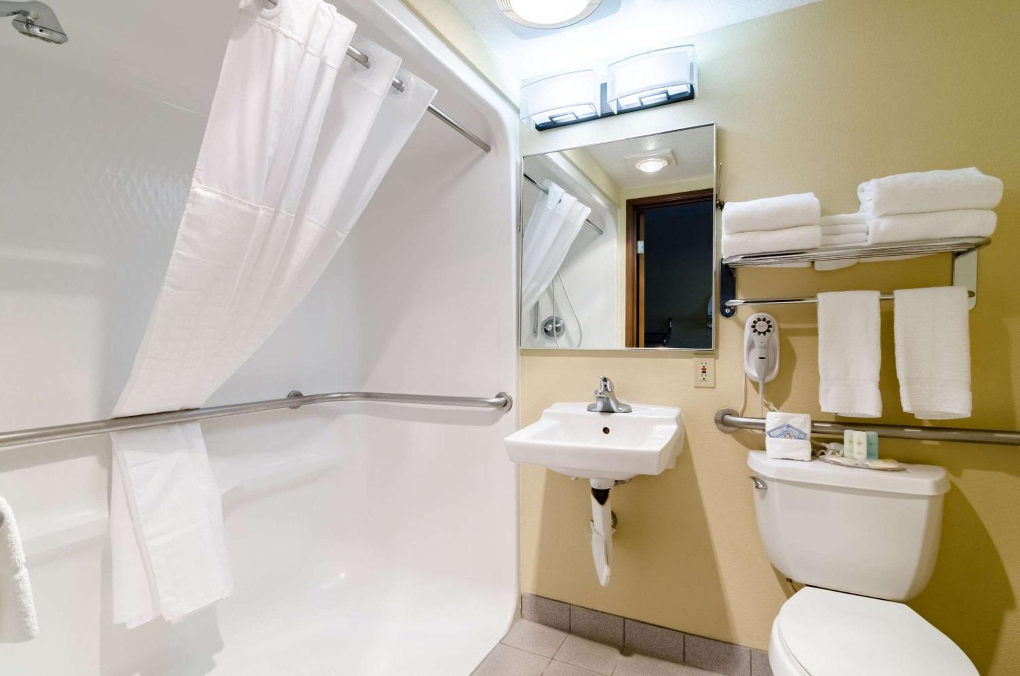 Comfort Inn Colby Esterno foto